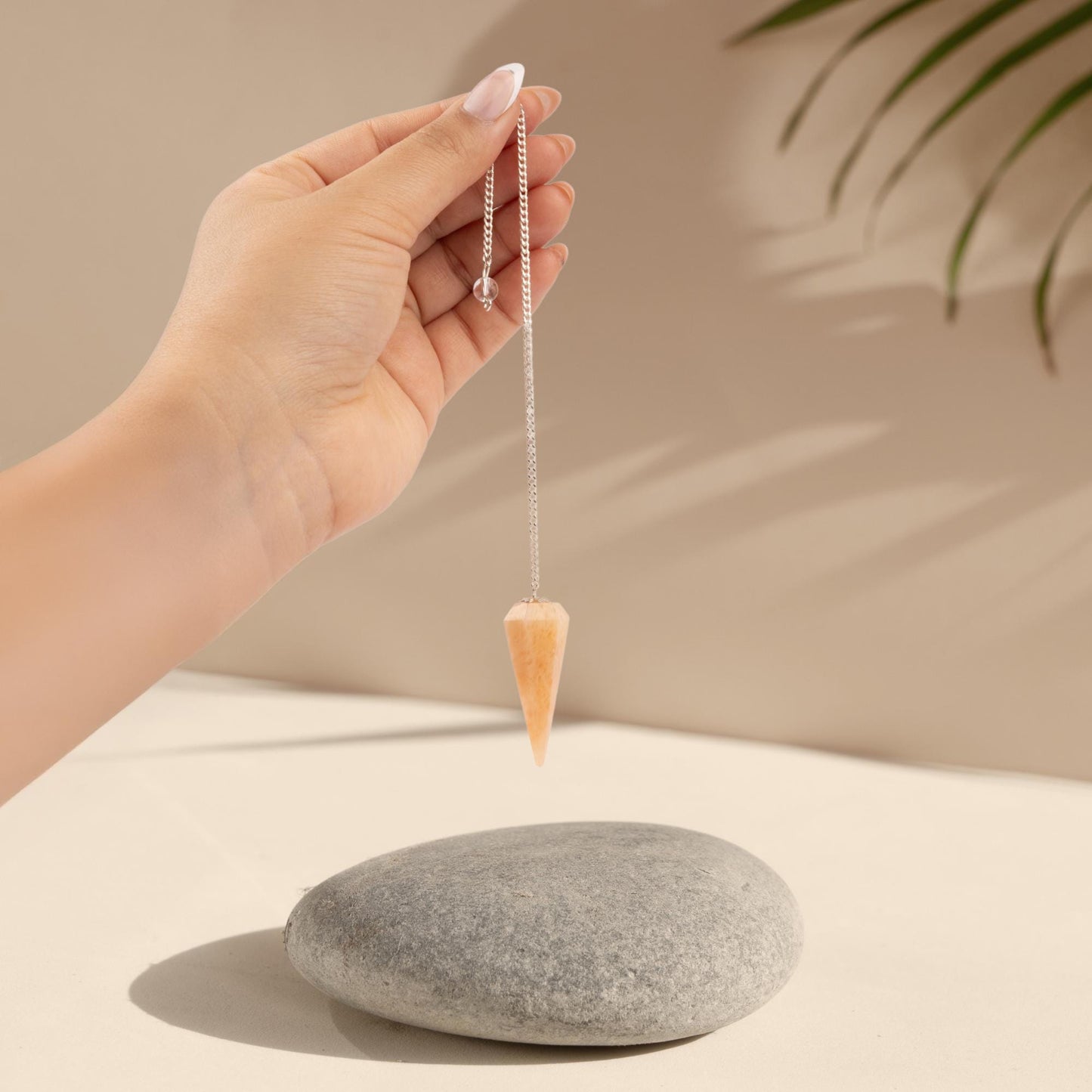Peach Aventurine Pendulum Crystal, Faceted Pendulum Divination Tools, Dowsing Pendulum Crystal for Energy Work, Crystal Grid & Reiki Healing