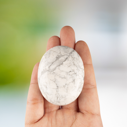 Howlite Palm Stone Crystal - Natural Healing Stone for Anxiety Relief & Meditation - Polished Howlite Worry Stone - Spiritual Gift