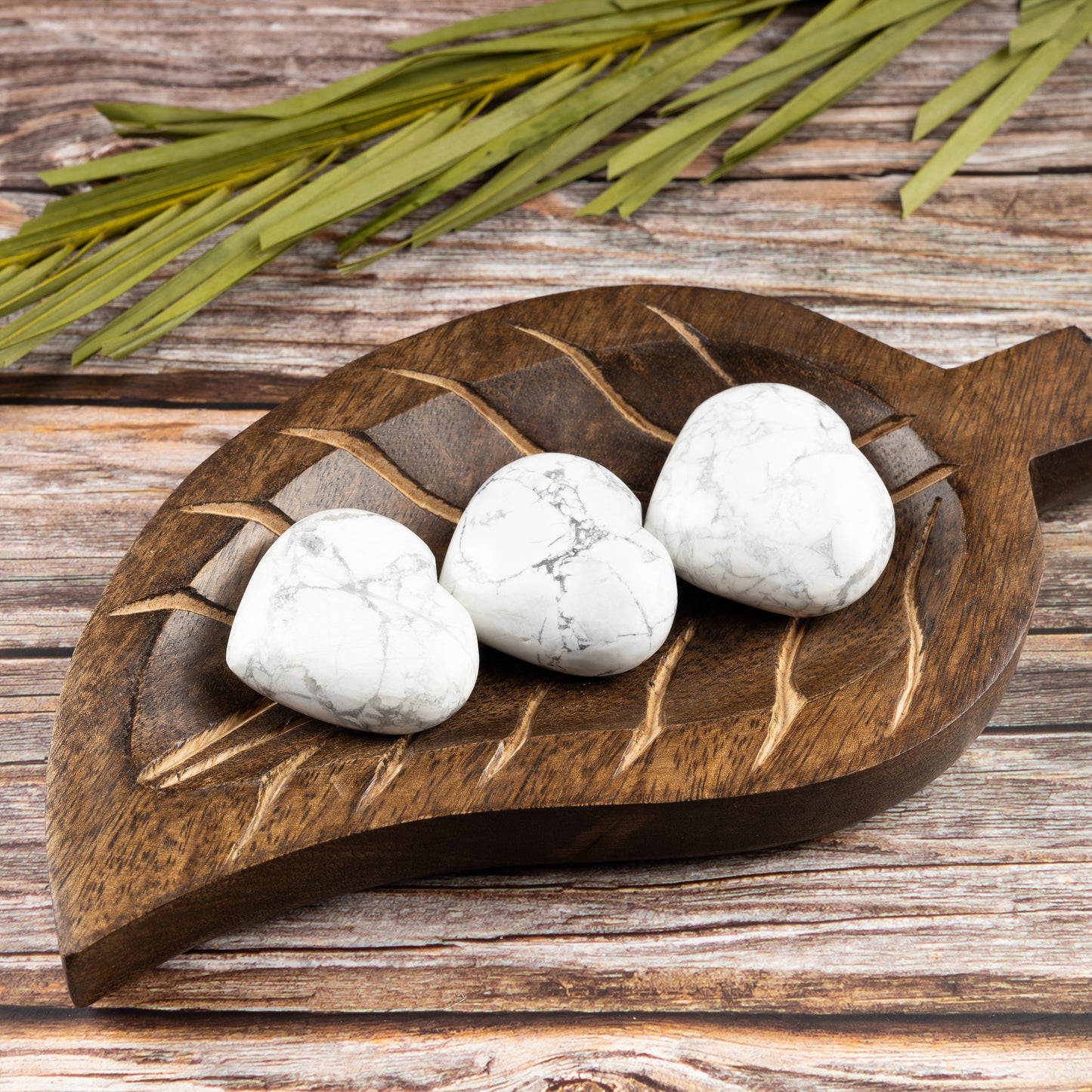 Howlite Heart Palm Stone Crystal - Natural Healing Stone for Anxiety Relief & Meditation - Polished Howlite Worry Stone - Spiritual Gift