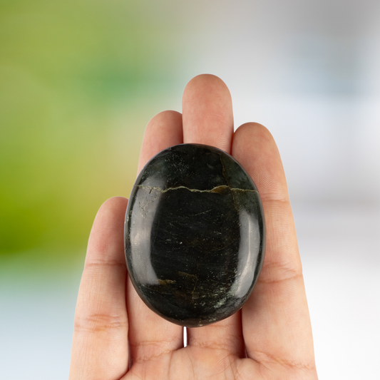 Labradorite Palm Stone Crystal - Natural Healing Stone for Anxiety Relief & Meditation - Polished Labradorite Worry Stone - Spiritual Gift