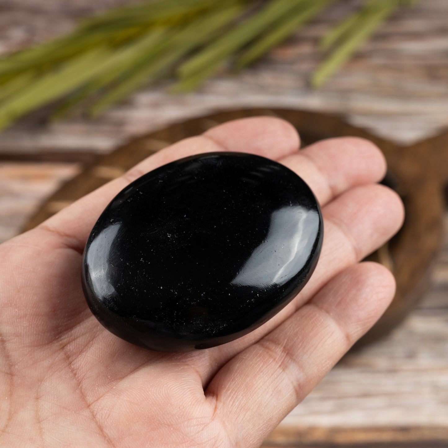 Black Obsidian Palm Stone Crystal - Natural Healing Stone for Anxiety Relief & Meditation - Polished Black Obsidian Worry Stone - Spiritual Gift