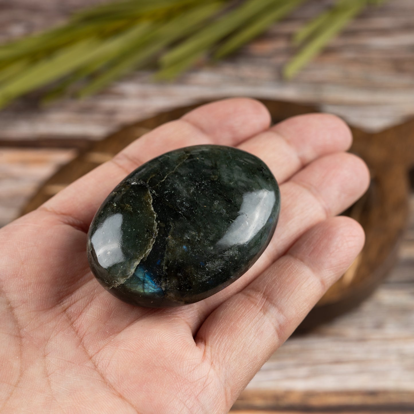 Labradorite Palm Stone Crystal - Natural Healing Stone for Anxiety Relief & Meditation - Polished Labradorite Worry Stone - Spiritual Gift