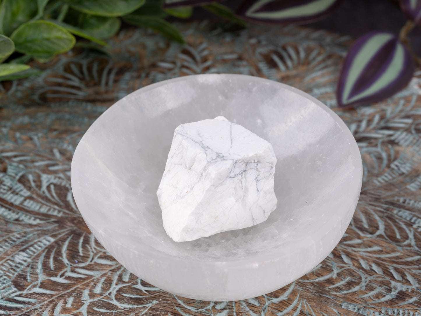 White Howlite Raw Crystal Stone - Healing Crystals and Stones for Meditation, Reiki, and Chakra Decor - Spiritual Gifts for Women, Men - Reiki Supplies and Zen Decor