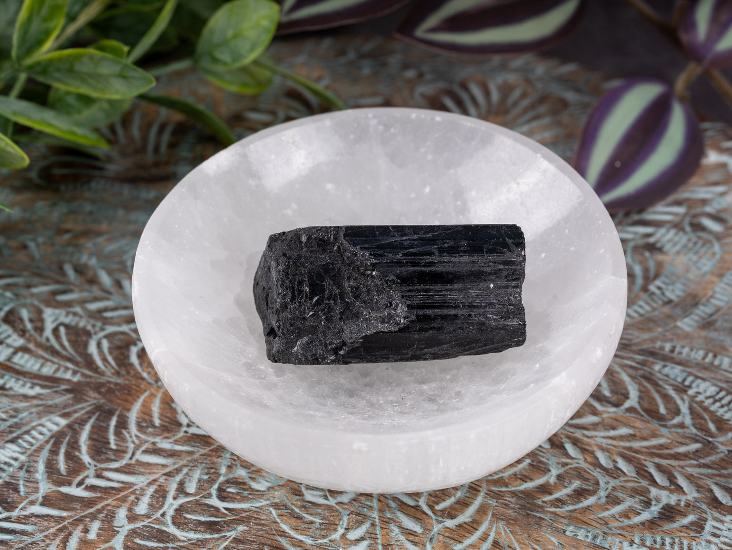 Black Tourmaline Raw Crystal Stone - Healing Crystals and Stones for Meditation, Reiki and Chakra Decor - Spiritual Gifts for Women, Men - Reiki Supplies and Protection Crystals